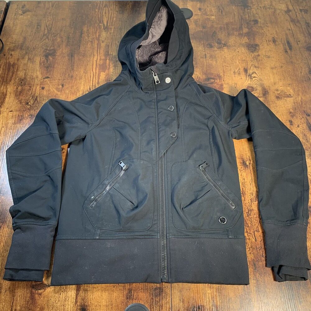 Lululemon Escapade Jacket Women's Size 10 Black 2000s Soft Shell Hooded.